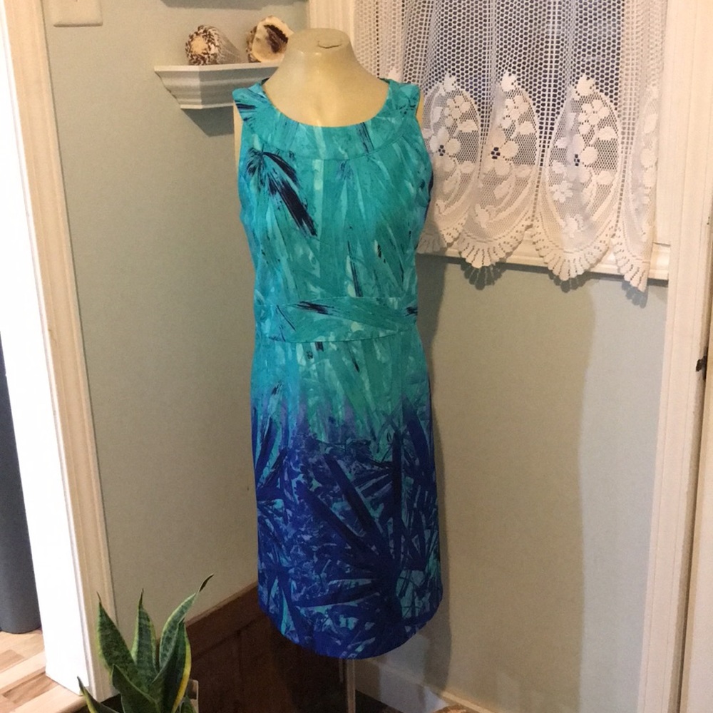 Spense tropical leaf print sleeveless scuba dress.